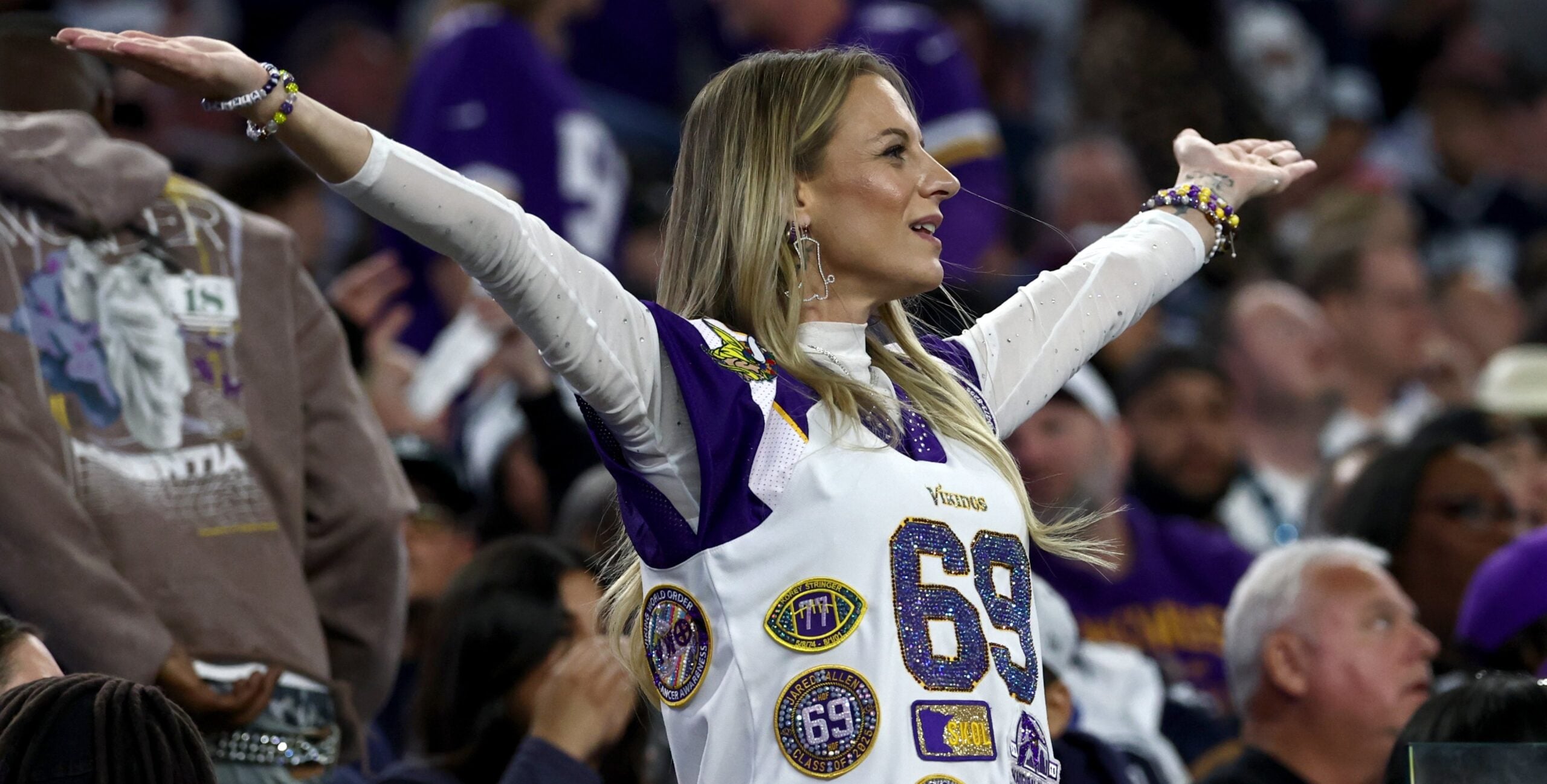 The Vikings’ Playoff Outlook | A 6-0 Football Team Look for Fireworks Instead of Fizzling — Apple Valley Schools news