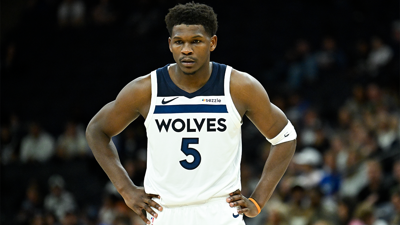 Anthony Edwards to miss up to 2 months due to right knee procedure — Apple Valley Sports news