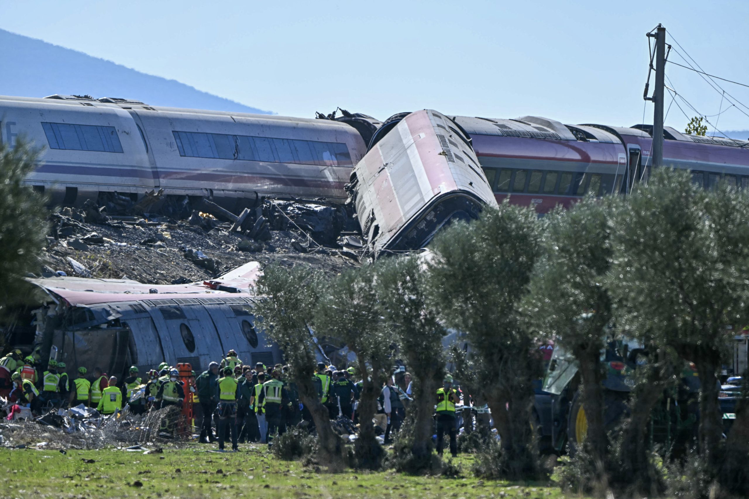 Dozens killed after two high-speed trains collide in central Spain — Apple Valley Community news